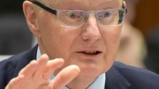 <p>
	<em font-size:="" pt="" style="color: rgb(102, 102, 102); font-family: ">Филип Лоу, управител на Австралийската централна банка. Снимка: Bloomberg</em></p>
