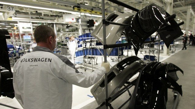 <p>
	Производствената линия на Volkswagen в Калуга. <em>Снимка: Ройтерс</em></p>

