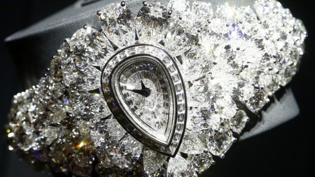 <p>
	Часовник на британския производител Graff. <em>Снимка: REUTERS / Arnd Wiegmann</em></p>
