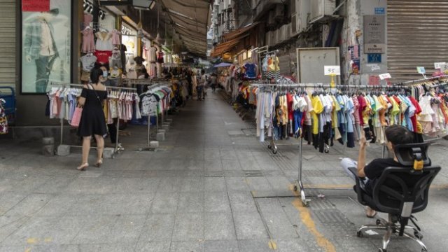 <p>
	Ниското потребление е проблем за Kитай. <em>Снимка: Bloomberg</em></p>
