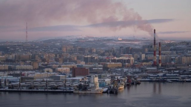 <p>
	Изглед към Мурманск.<em> Снимка: архив Ройтерс</em></p>
