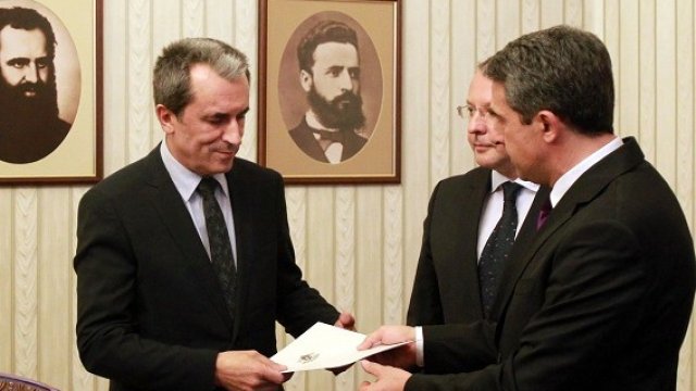 <p>
	<em>Пламен Орешарски получи мандат за съставяне на правителство. Снимка: БТА</em></p>
