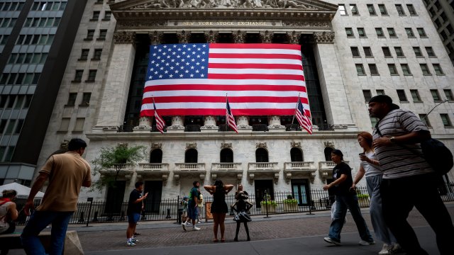 Dow затвори с 250 пункта по-високо след решението на Фед за лихвите