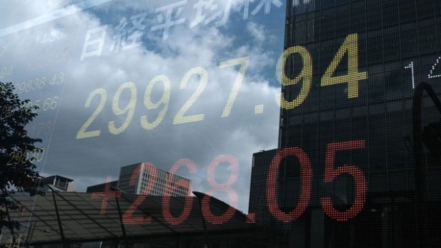 Повечето пазари в Азия се понижават заедно с американските фючърси