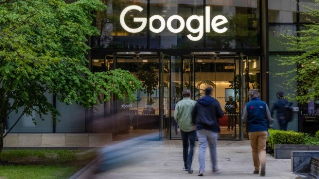 Google не настоява за ваксиниране, но го насърчава