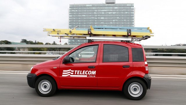 <p>
	Telecom Italia не може да си позволи да инвестира едновременно на два големи пазара. <em>Снимка: Ройтерс</em></p>
