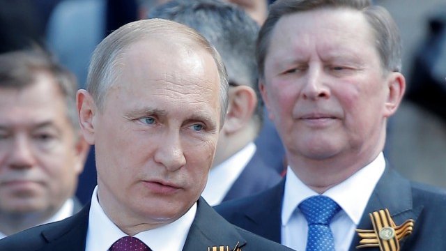 <p>
	Владимир Путин и Сергей Иванов.&nbsp;<em>Снимка: архив Ройтерс</em></p>
