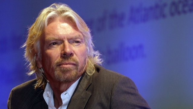 <p>
	Ричард Брансън. <em>Снимка: EPA/SHAMSHAHRIN SHAMSUDIN</em></p>
