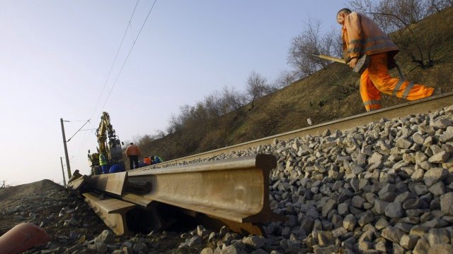 <p>
	Железопътната линия ще бъде главен път за превозването на стоки от и към Китай. <em>Снимка: архив Ройтерс</em></p>
