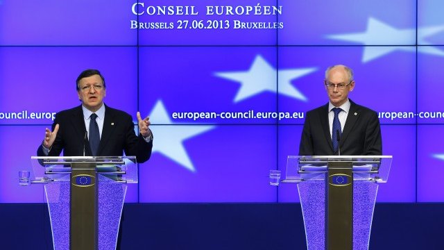 <p>
	Херман ван Ромпой и жозе Мануел Барозу по време на пресконференцията в Брюксел. <em>Снимка: Ройтерс</em></p>
