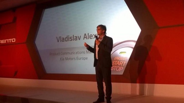 <p>
	Владислав Алексиев при премиерата на новия Sorento.<em> Снимка: Automedia.bg</em></p>
