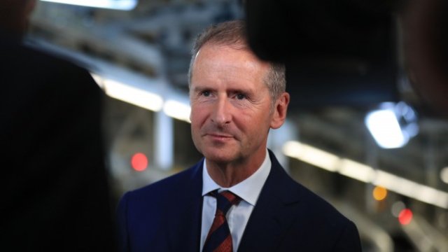 <p>
	Главният изпълнителен директор на Volkswagen Херберт Дийс. <em>Снимка: Bloomberg L.P.</em></p>
