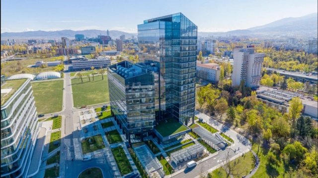 Основният актив на ФНИБ АДСИЦ е тази сграда Снимка: synergytower.com