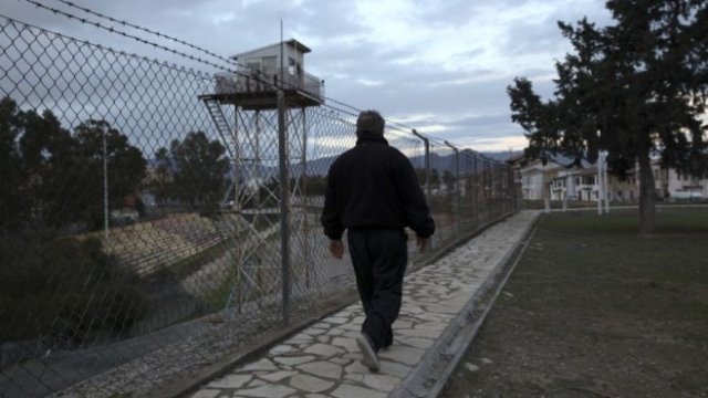 <p>
	Буферната зона, охранявана от ООН, която разделя северната и южната част на Кипър. <em>Снимка: Ройтерс</em></p>
