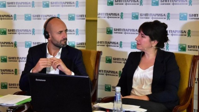 <p>
	Изпълнителният директор на БНП Париба Лични Финанси, България Бруно Льору и заместник - изпълнителният директор Нели Недялкова.<em>&nbsp; Снимка: БНП Париба Лични Финанси</em></p>
