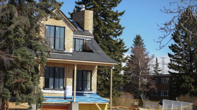 Жилищните разходи вече изяждат около 60% от доходите на канадските домакинства. Снимка: Bloomberg LP