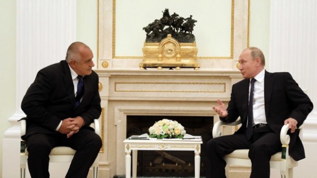 <p>
	Бойко Борисов <span lang="bg-BG">разговаря с </span>президента на Руската федерация Владимир Путин в Кремъл.<em> <span lang="bg-BG">Снимка: МС</span></em></p>
