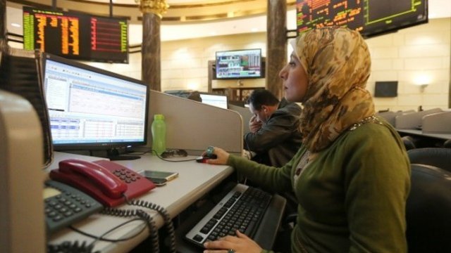 <p>
	Фондовата борса в Кайро.<em> <em>Снимка: Архив Ройтерс</em></em></p>
