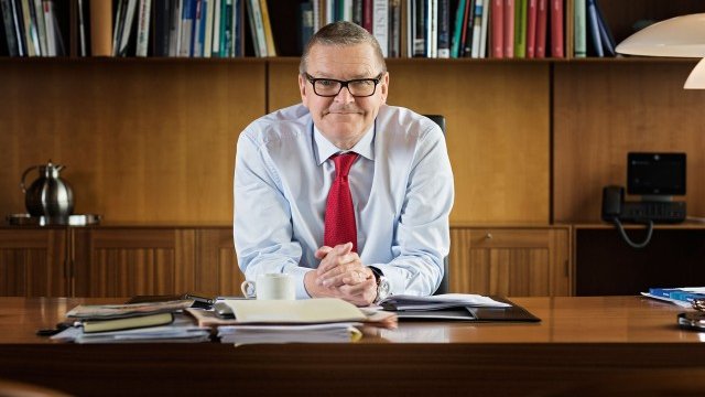 <p>
	Управителят на датската централна банка Ларс Роде. <em>Снимка: www.nationalbanken.dk</em></p>
