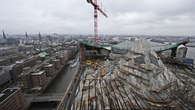 <p>
	HafenCity е един от най-мащабните проекти за реновация и строителство в Европа. <em>Снимка: Ройтерс</em></p>
