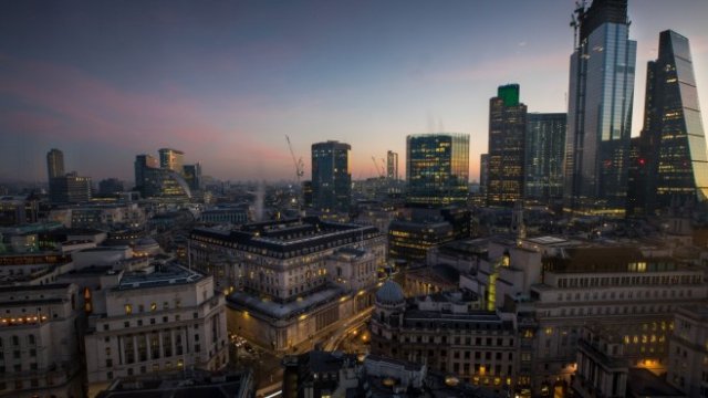 <p>
	Изглед към централната част на Лондон. <em>Снимка: Jason Alden/Bloomberg</em></p>
