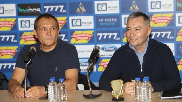 <p>
	Васил Божков и Георги Попов. <em>Снимка:&nbsp;БГНЕС/ЛЮБОМИР СПИРОВ</em></p>
