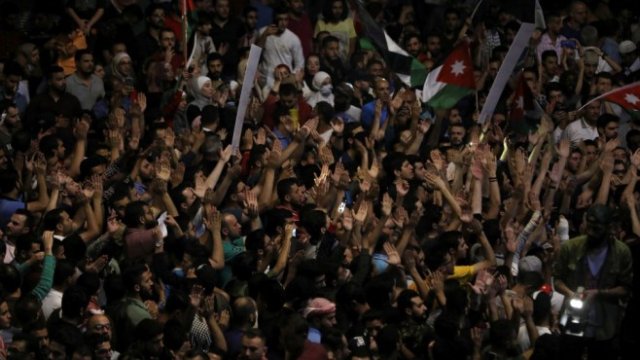 <p>
	Демонстрациите на 6 юни в Аман, Йордания. <em>Снимка: Ройтерс</em></p>
