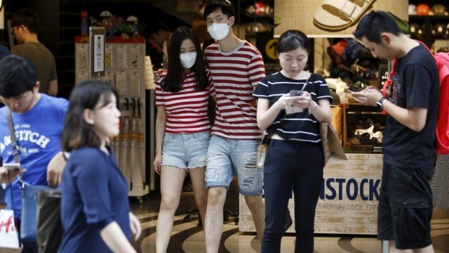 <p>
	Потреблението също спада. <em>Снимка: архив Ройтерс</em></p>
