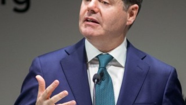 <p>
	Новият председател на Еврогрупата Патрик Донахю.&nbsp;<em>Снимка: Chris Ratcliffe/Bloomberg</em></p>
