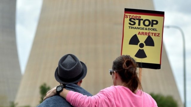 <p>
	<em>Протест срещу ядрената енергетика в Белгия. Снимка: Архив Ройтерс</em></p>
