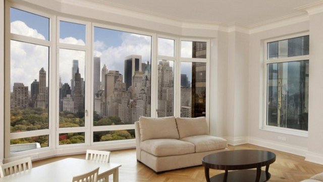 <p>
	Така изглежда една от стаите в луксозния имот. <em>Снимка: International Realty&nbsp; </em></p>
