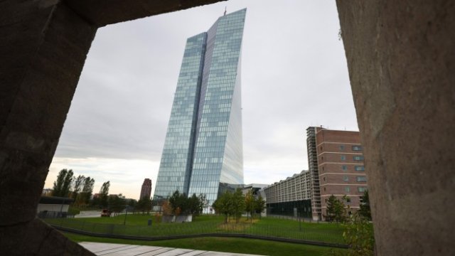 <p>
	Сградата на Европейската централна банка<em>. Снимка:&nbsp;Alex Kraus/Bloomberg</em></p>
