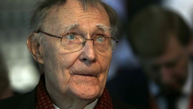 <p>
	Беловласият милиардер. <em>Снимка: Ройтерс</em></p>
