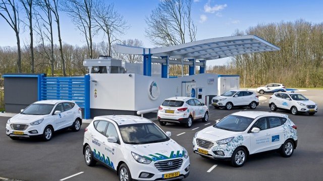 <p>
	ix35 Fuel Cell. Снимка: Hyundai</p>
