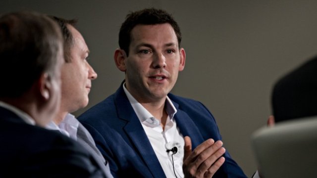 <p>
	Джонатан Хофелър.<em> Снимка:&nbsp;Andrew Harrer/Bloomberg</em></p>
