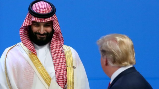 <p>
	Саудитският престолонаследник принц Мохамед бин Салман (вляво) и американският президент Доналд Тръмп (вдясно). <em>Снимка: Ройтерс</em></p>
