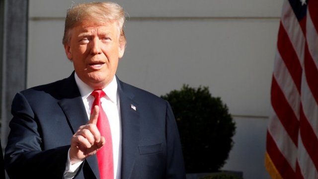 <p>
	Доналд Тръмп при пристигането си в Белгия.&nbsp;<em>Снимка: Ройтерс</em></p>
