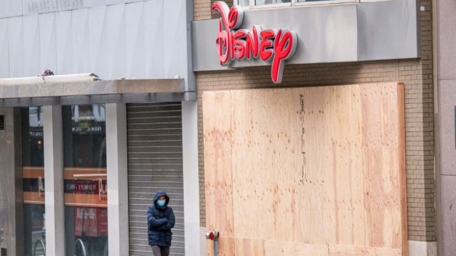 Увеселителните паркове носят огромна загуба на Disney