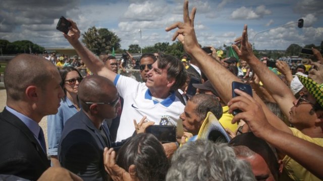 <p>
	Болсонаро - &quot;Тръмп на тропиците&quot;.&nbsp; <em>Снимка: Andre Coelho/Bloomberg</em></p>
