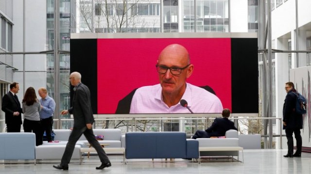 <p>
	Главният изпълнителен директор на компанията Тимоти Хьотгес. <em>Снимка: Ройтерс</em></p>
