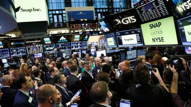 <p>
	Компанията Snap дебютира на фондовата борса в Ню Йорк. <em>Снимка: Ройтерс</em></p>
