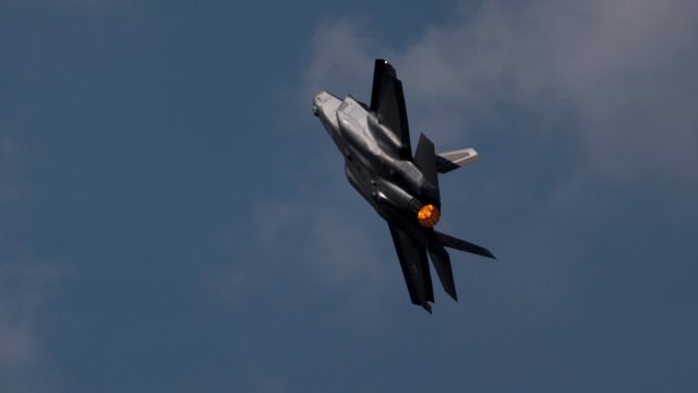 Самолет Lockheed Martin F-35A Lightning II по време на авиошоу в Париж. Снимка: Bloomberg LP