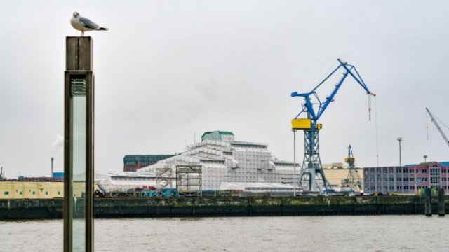 <p>
	Яхтата по време на ремонта си в германското пристанище. <em>Снимка: Bloomberg Lp</em></p>
