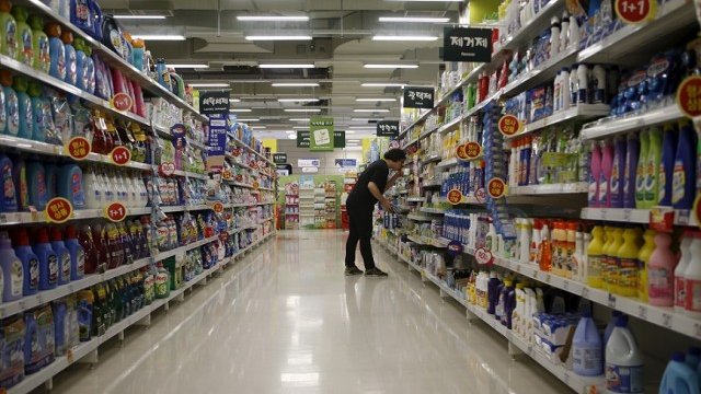 <p>
	Данните на централната банка показват, че бързото възстановяване във вътрешното търсене компенсира спада в износа. <em>Снимка: Ройтерс</em></p>
