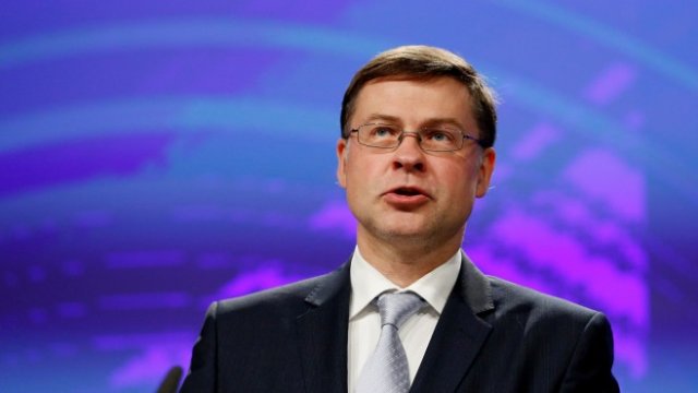 <p>
	Валдис Домбровскис <em>Снимка: Ройтерс</em></p>
