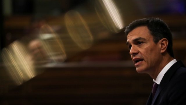 <p>
	Педро Санчес по време на изказването си пред парламента <em>Снимка: Ройтерс</em></p>
