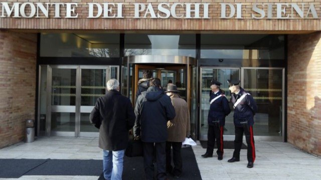 <p>
	Одобреният спасителен план поражда възможност за национализация. Снимка: Ройтерс</p>
