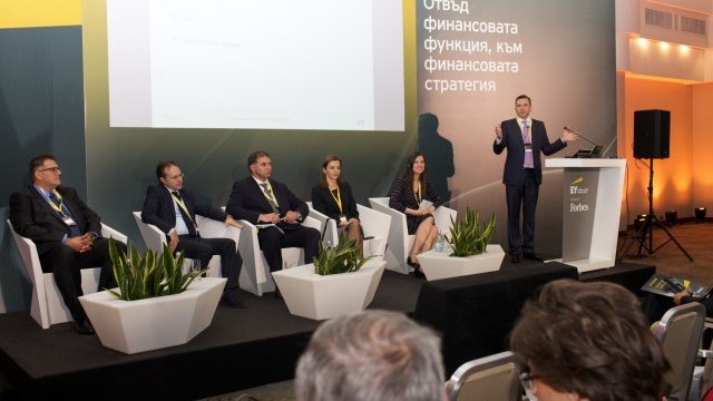 <p>
	Форумът през миналата година.&nbsp;<em>Снимка: &nbsp;Ърнст &amp; Янг България</em></p>
