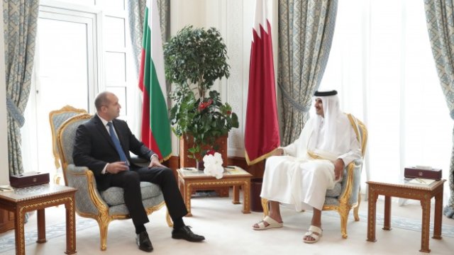 <p>
	Президентът на Република България Румен Радев и&nbsp;Шейх Тамим бин Хамад Ал-Тани в Доха.&nbsp;<em>Снимка: Архив Ройтерс</em></p>

