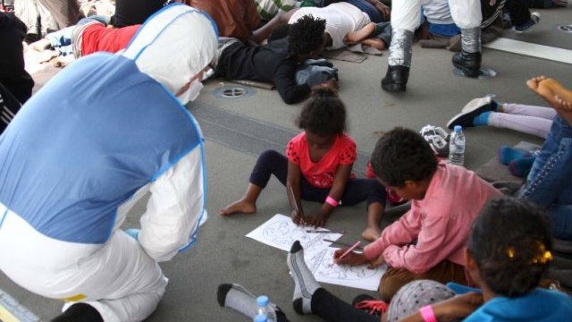 <p>
	Само за един ден през април загинаха почти 900 души във водите на Средиземно море. <em>Снимка: архив, Ройтерс</em></p>
